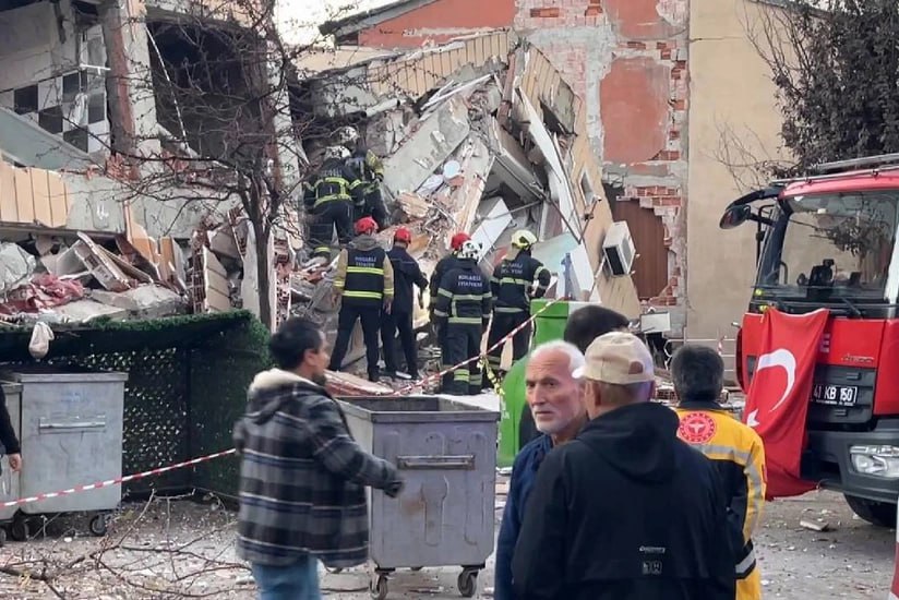 Türkiyədə altımərtəbəli bina uçdu - FOTO/VİDEO Türkiyədə altımərtəbəli bina uçdu - FOTO/VİDEO