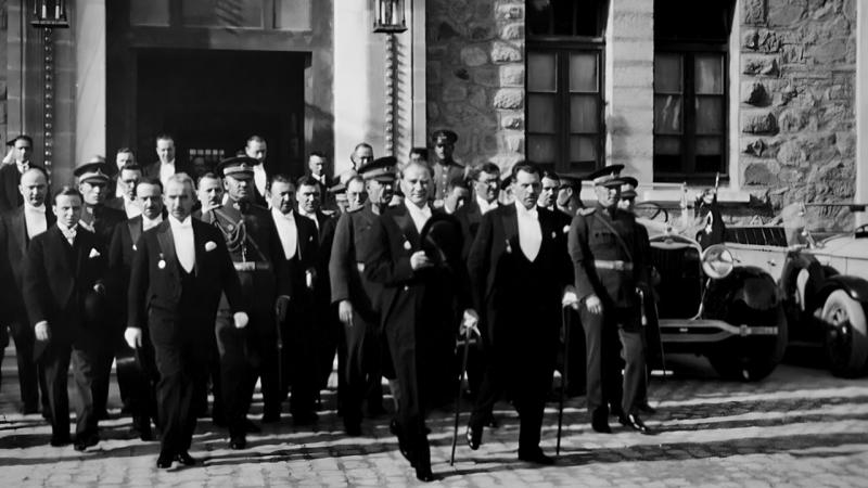 102 yaşlı Türkiyə Cümhuriyyəti: Bir millətin dirçəliş tarixçəsi 102 yaşlı Türkiyə Cümhuriyyəti: Bir millətin dirçəliş tarixçəsi