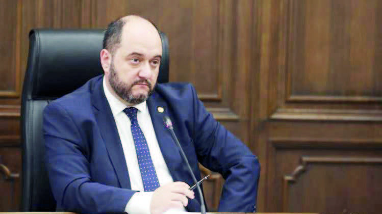 Paşinyanın aparat rəhbəri Ermənistanın Müstəqillik Bəyannaməsini oxuyub dəhşətə gəldi Paşinyanın aparat rəhbəri Ermənistanın Müstəqillik Bəyannaməsini oxuyub dəhşətə gəldi