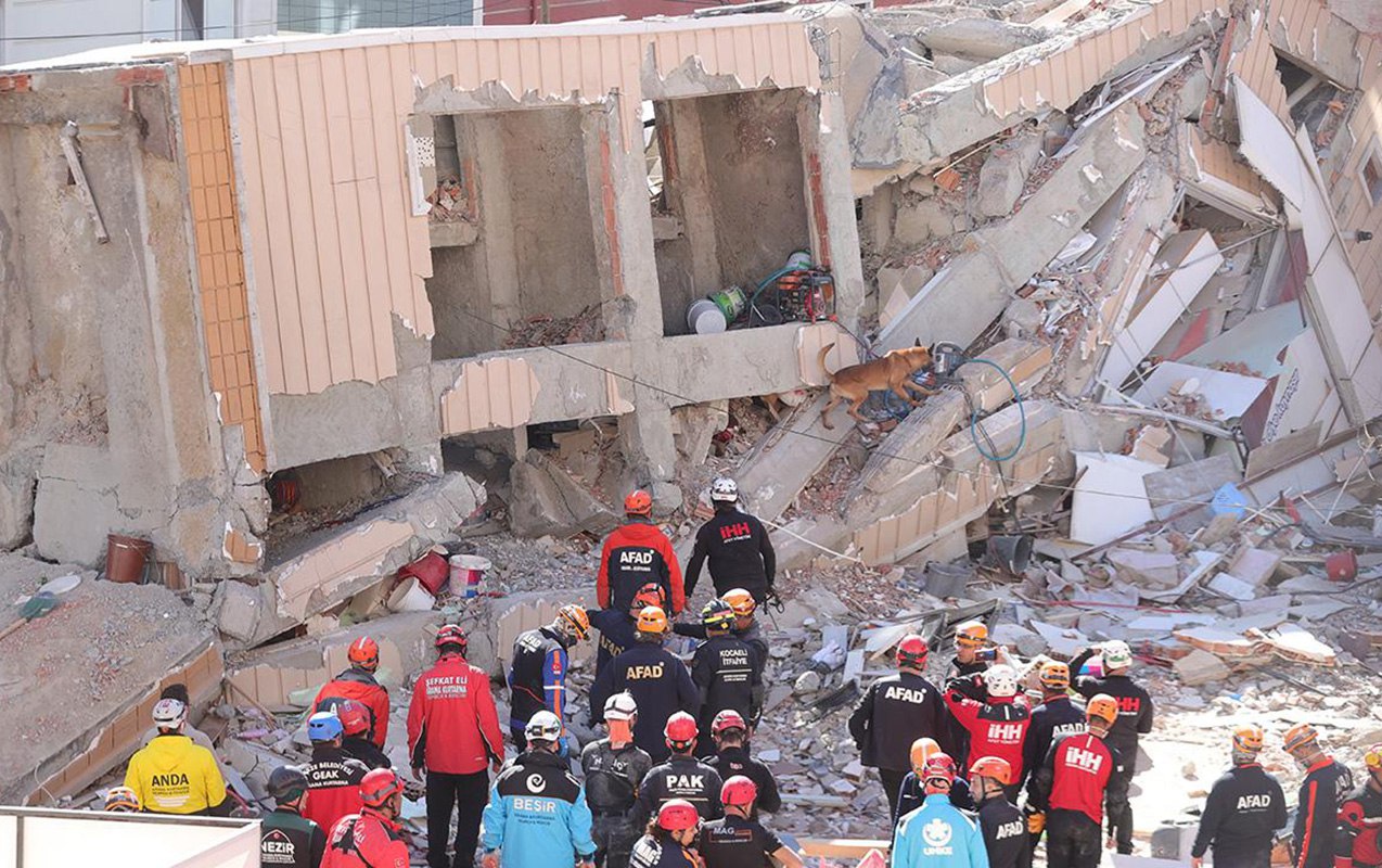 Türkiyədə uçan binanın altından bir nəfərin cəsədi tapıldı – VİDEO Türkiyədə uçan binanın altından bir nəfərin cəsədi tapıldı – VİDEO
