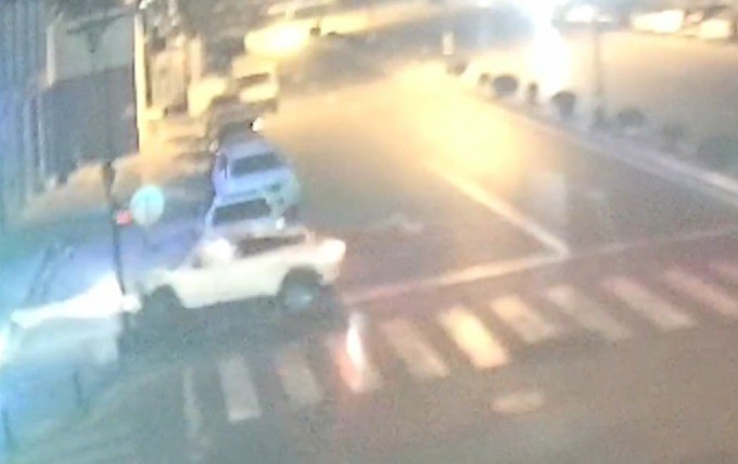 Bakıda sərxoş sürücü ağır qəza törətdi - ANBAAN VİDEO Bakıda sərxoş sürücü ağır qəza törətdi - ANBAAN VİDEO