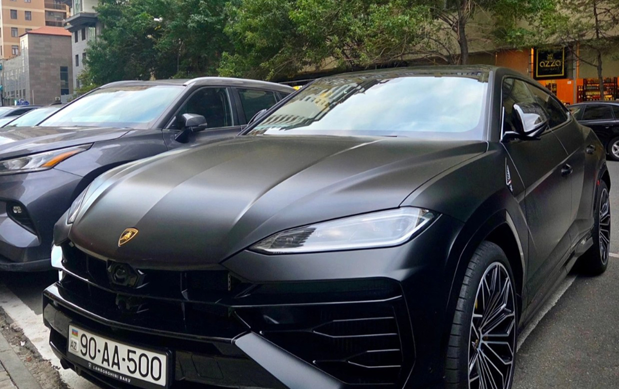 Ramiz Mehdiyevin nəvəsi Bakıda yarım milyonluq maşınla gəzir - VİDEO Ramiz Mehdiyevin nəvəsi Bakıda yarım milyonluq maşınla gəzir - VİDEO