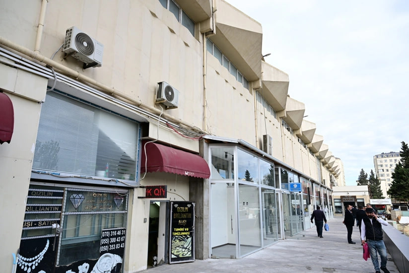 “Moskva” univermağının binasında qanunsuz təmir işləri aparılıb – FOTO “Moskva” univermağının binasında qanunsuz təmir işləri aparılıb – FOTO