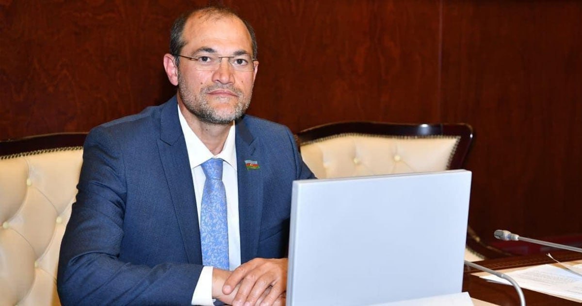 Razi Nurullayev: “Bəzi vəzifələrə qəbul biliklə deyil, tanışlıqla olur” Razi Nurullayev: “Bəzi vəzifələrə qəbul biliklə deyil, tanışlıqla olur”