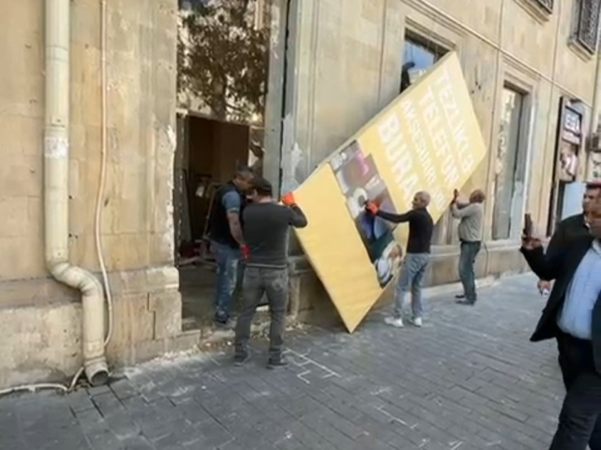 Bakıda memarlıq abidəsinə zərər vurmaq istədilər - FOTO/VİDEO Bakıda memarlıq abidəsinə zərər vurmaq istədilər - FOTO/VİDEO