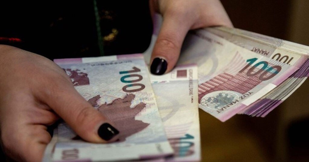 Banklar krediti niyə Bakıya 14, rayonlara 20 faizlə verir? Banklar krediti niyə Bakıya 14, rayonlara 20 faizlə verir?