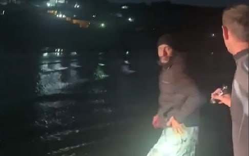 Xəzərdə köməksiz qalan balıqçılar belə xilas edildi – ANBAAN VİDEO Xəzərdə köməksiz qalan balıqçılar belə xilas edildi – ANBAAN VİDEO