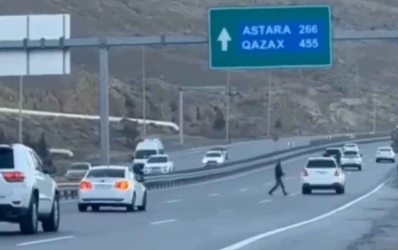 Piyadalara XƏBƏRDARLIQ – “Bu, birbaşa ölümə aparan addımdır” – VİDEO Piyadalara XƏBƏRDARLIQ – “Bu, birbaşa ölümə aparan addımdır” – VİDEO