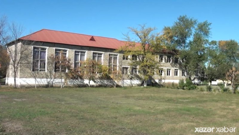 Bu məktəbdə dərslər dəhlizdə keçirilir - VİDEO Bu məktəbdə dərslər dəhlizdə keçirilir - VİDEO