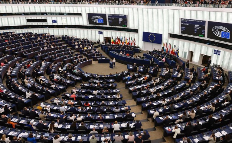 Avropa Parlamentinin deputatı necə rus agentinə çevrildi? - FOTO Avropa Parlamentinin deputatı necə rus agentinə çevrildi? - FOTO