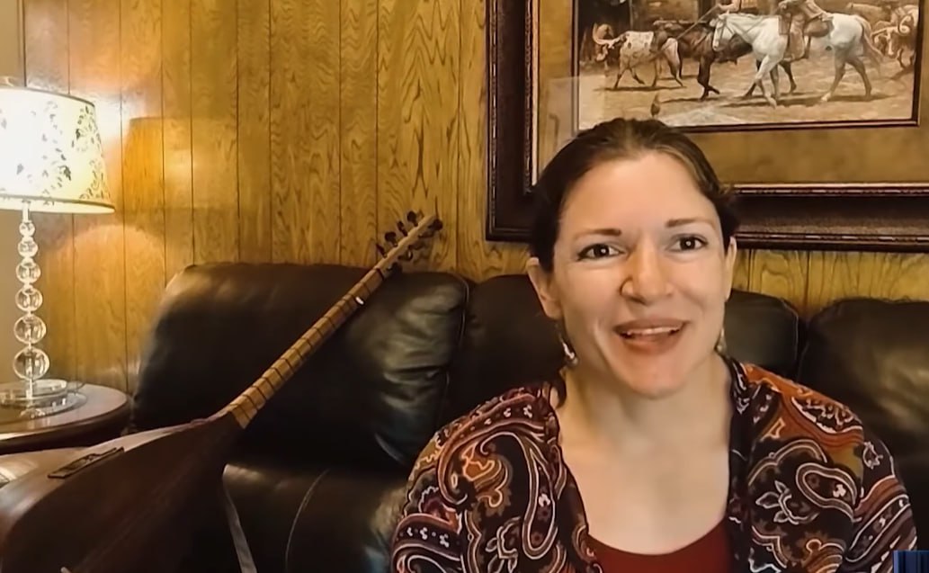 Sazda çalan, Azərbaycan dilində danışan amerikalı - VİDEO