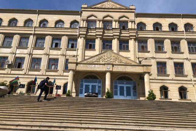 Bakıda müəllimlər dərsə girmədilər - Kütləvi narazılıq Bakıda müəllimlər dərsə girmədilər - Kütləvi narazılıq