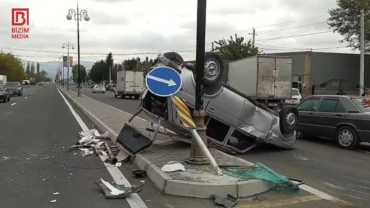 Şəkidə AĞIR QƏZA – Xəsarət alan var – FOTO/VİDEO Şəkidə AĞIR QƏZA – Xəsarət alan var – FOTO/VİDEO