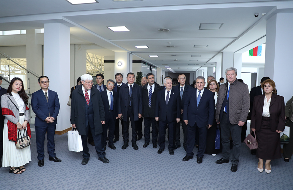 Mərkəzi Elmi Kitabxanada yeni elektron zalın açılışı oldu - FOTO Mərkəzi Elmi Kitabxanada yeni elektron zalın açılışı oldu - FOTO