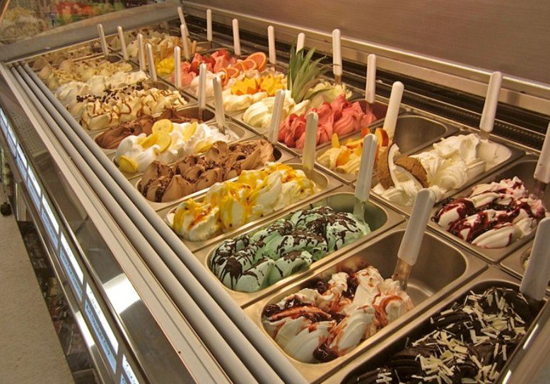 Dondurma hazırlamaq üçün lazım olan yarım ton yarımfabrikat MƏHV EDİLDİ - FOTO/VİDEO Dondurma hazırlamaq üçün lazım olan yarım ton yarımfabrikat MƏHV EDİLDİ - FOTO/VİDEO