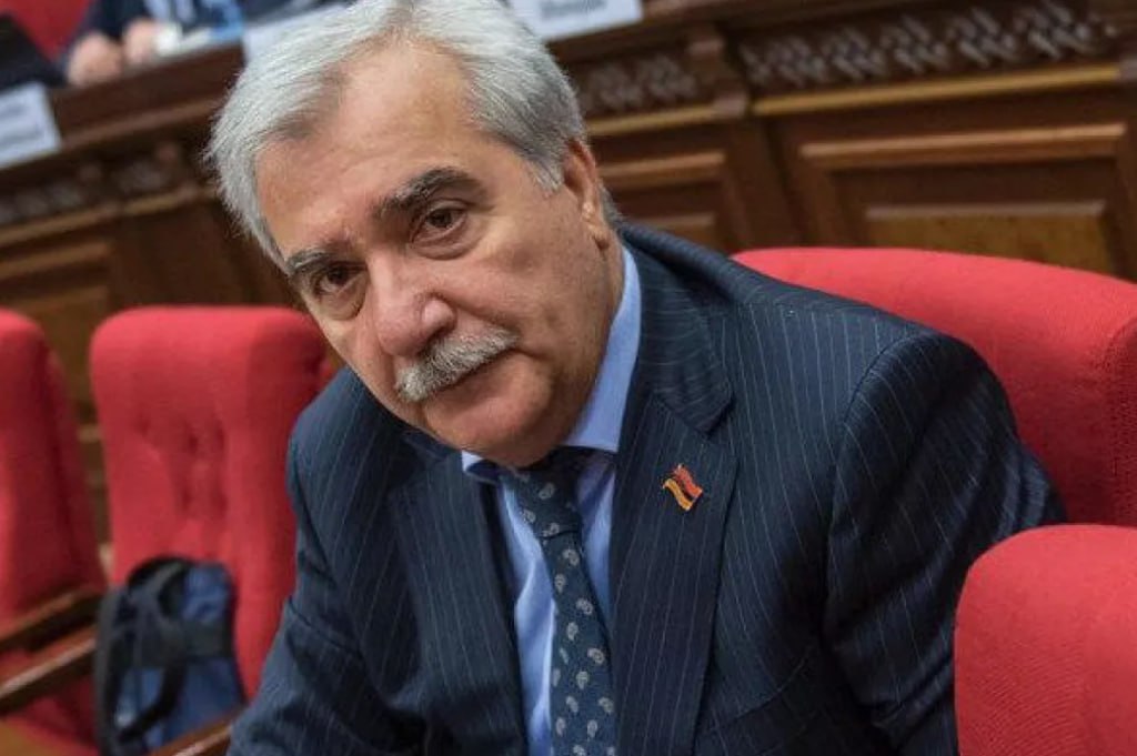 “Paşinyanın deputatları” arasında QALMAQAL: Andranik Köçəryan arxivə göndərilir?