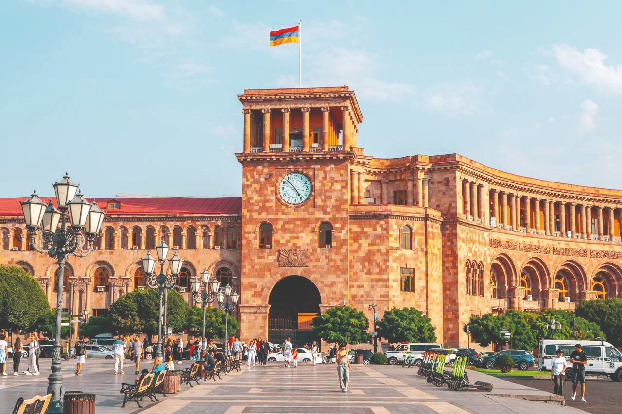 Yenidən İrəvana getdi – FOTO Yenidən İrəvana getdi – FOTO