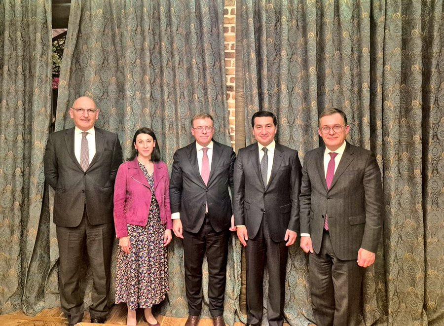 Fransa və Azərbaycan diplomatları arasında danışıqlar oldu - FOTO Fransa və Azərbaycan diplomatları arasında danışıqlar oldu - FOTO