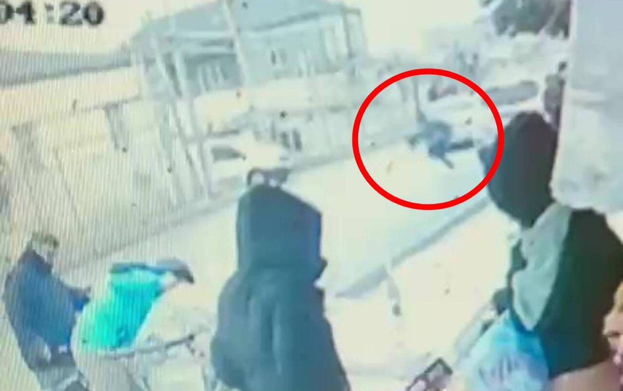 Yolu qaçaraq keçən məktəblini maşın belə vurdu – ANBAAN VİDEO