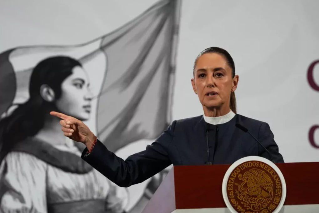 Bir kişi küçədə Meksikanın qadın prezidentini öpmək istədi – ANBAAN VİDEO