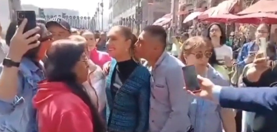 Qadın prezident onu öpməyə çalışan kişini məhkəməyə verdi - VİDEO