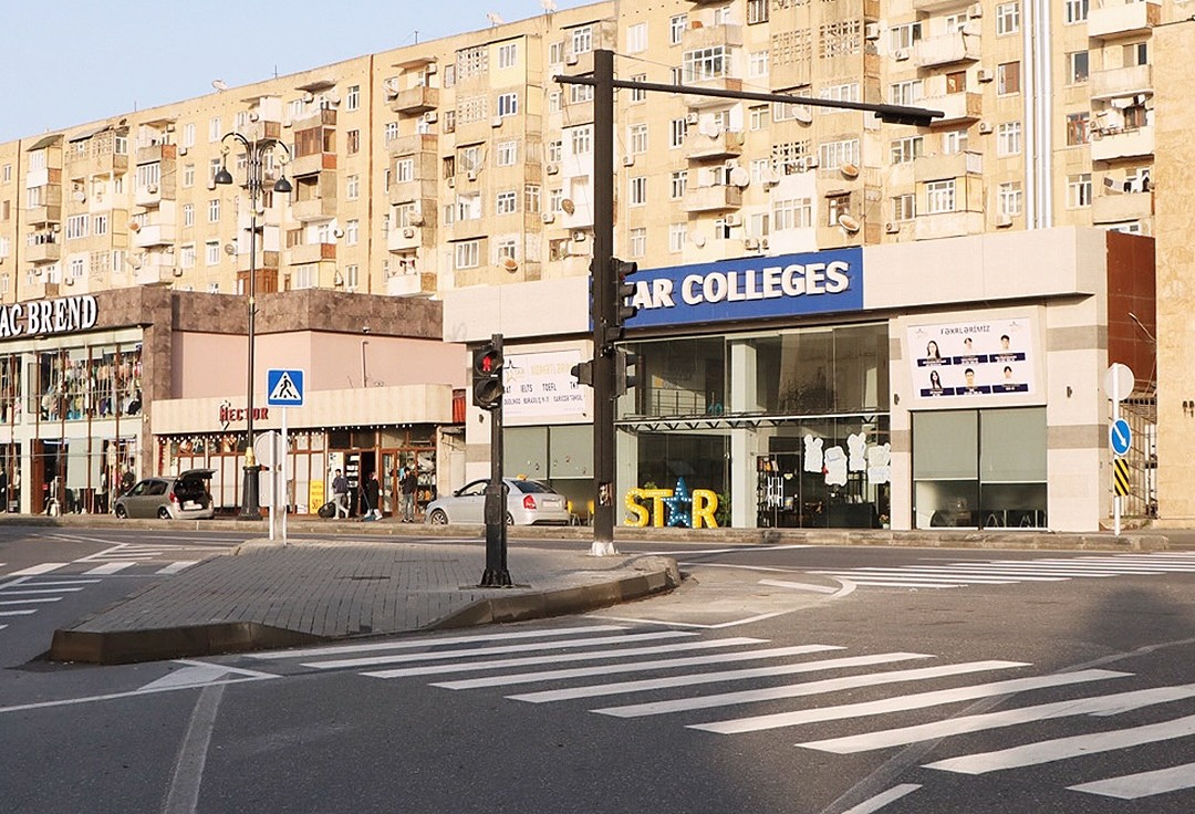 Bu yolda yeni piyada keçidləri və panduslar təşkil olundu – FOTO