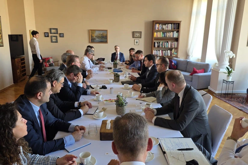 Hikmət Hacıyev NATO nümayəndə heyəti ilə nələri müzakirə etdi? – FOTO Hikmət Hacıyev NATO nümayəndə heyəti ilə nələri müzakirə etdi? – FOTO