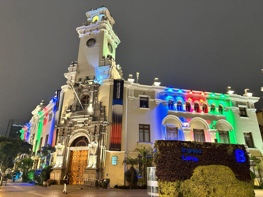 Peruda bələdiyyə binası Azərbaycan Bayrağının rəngləri ilə işıqlandırıldı – FOTO Peruda bələdiyyə binası Azərbaycan Bayrağının rəngləri ilə işıqlandırıldı – FOTO