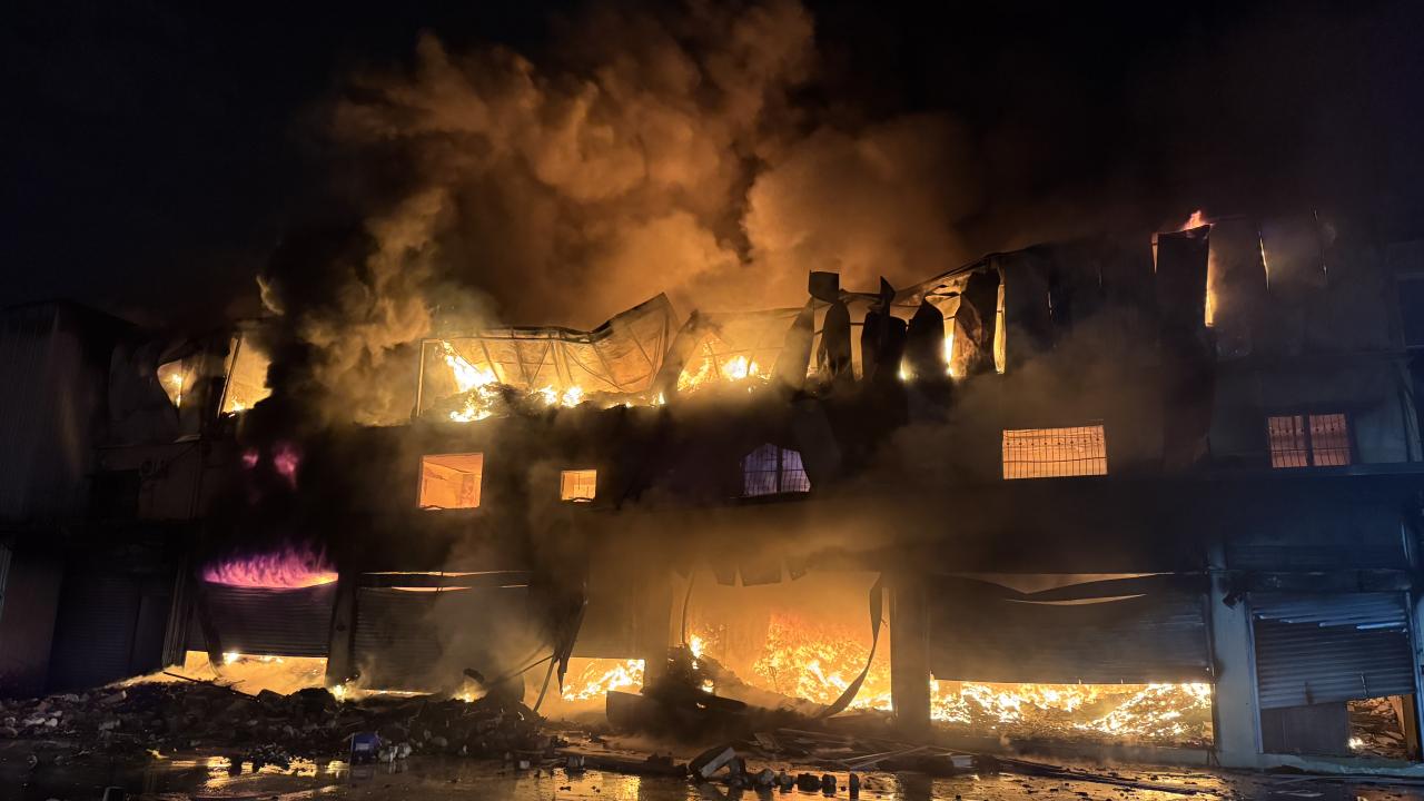 Türkiyədə ticarət mərkəzində güclü YANĞIN – FOTO/VİDEO Türkiyədə ticarət mərkəzində güclü YANĞIN – FOTO/VİDEO