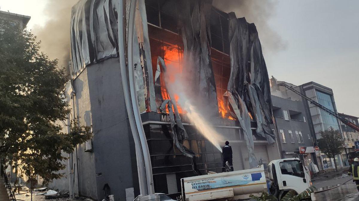 Türkiyədə ətir fabrikində YANĞIN: 6 ölü – VİDEO Türkiyədə ətir fabrikində YANĞIN: 6 ölü – VİDEO