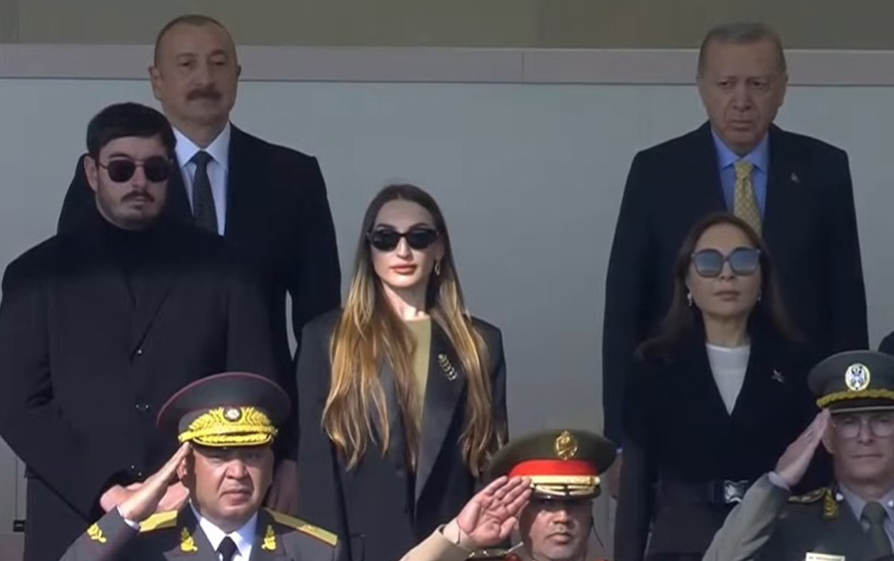 Prezidentin oğlu ilə gəlini hərbi paradda – FOTO Prezidentin oğlu ilə gəlini hərbi paradda – FOTO