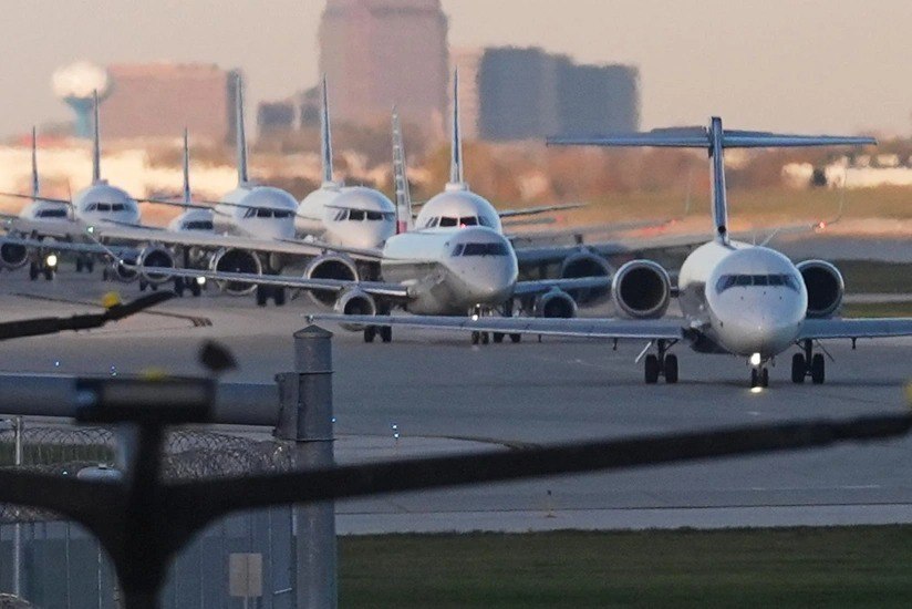 ABŞ aeroportlarında 900-dən çox reys ləğv edildi ABŞ aeroportlarında 900-dən çox reys ləğv edildi