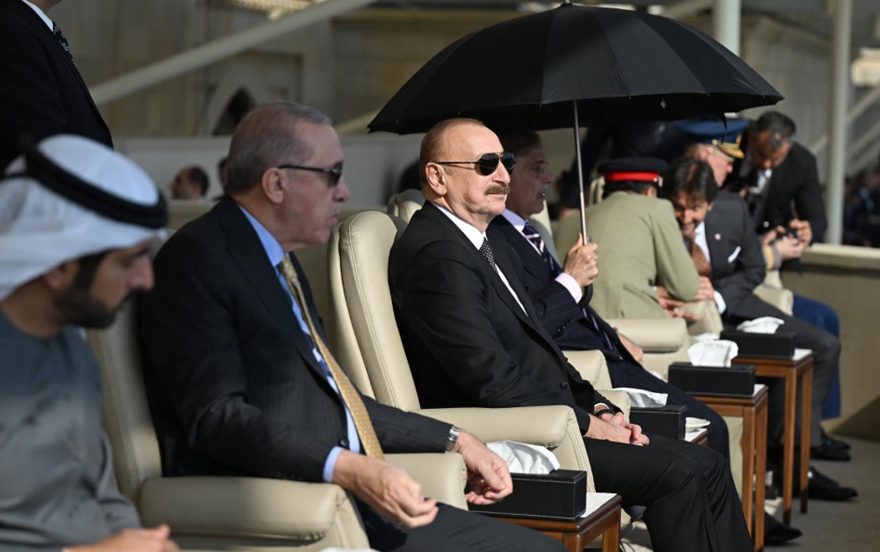 Bakıdakı paraddan tarixi FOTOLAR Bakıdakı paraddan tarixi FOTOLAR