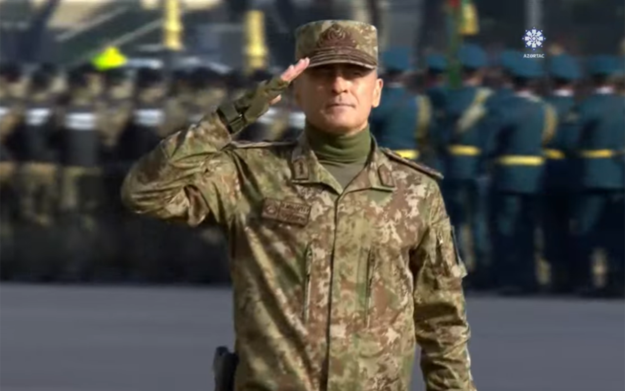 Ordu korpuslarının keçidinin VİDEOSU - Hikmət Mirzəyev başçılıq etdi