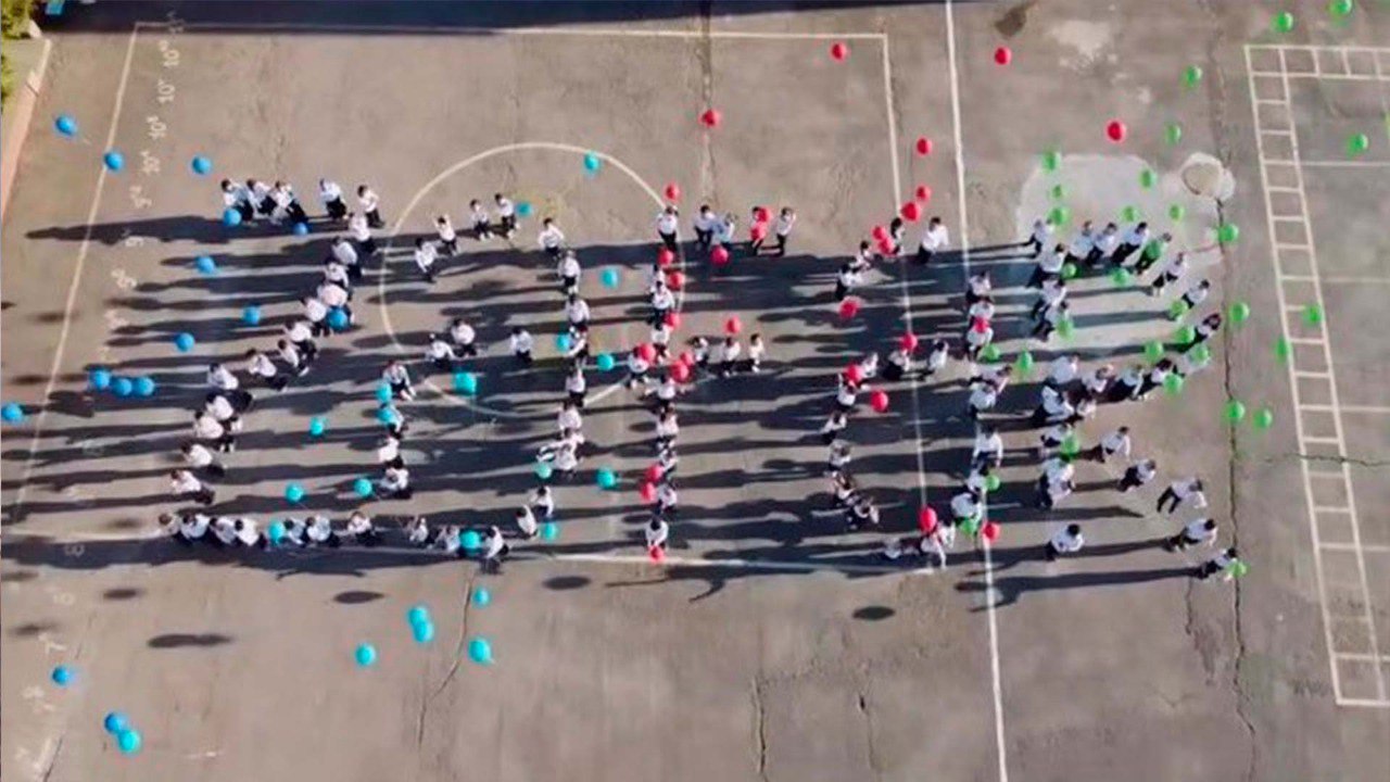 Qusar məktəblilərindən Zəfər Gününə həsr olunmuş FLƏŞMOB - VİDEO