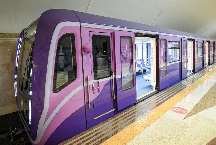 Bakı Metropoliteni iş rejimini 1 saat UZATDI Bakı Metropoliteni iş rejimini 1 saat UZATDI