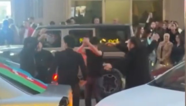 Paytaxt sakinləri Qələbəmizin 5 illiyini belə qeyd edirlər - VİDEO Paytaxt sakinləri Qələbəmizin 5 illiyini belə qeyd edirlər - VİDEO