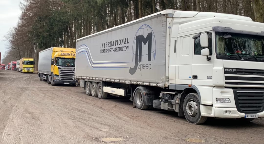 Litva Belarusda yük maşınlarının dayanması səbəbindən yaranan zərərlərə görə kompensasiya TƏLƏB EDİR