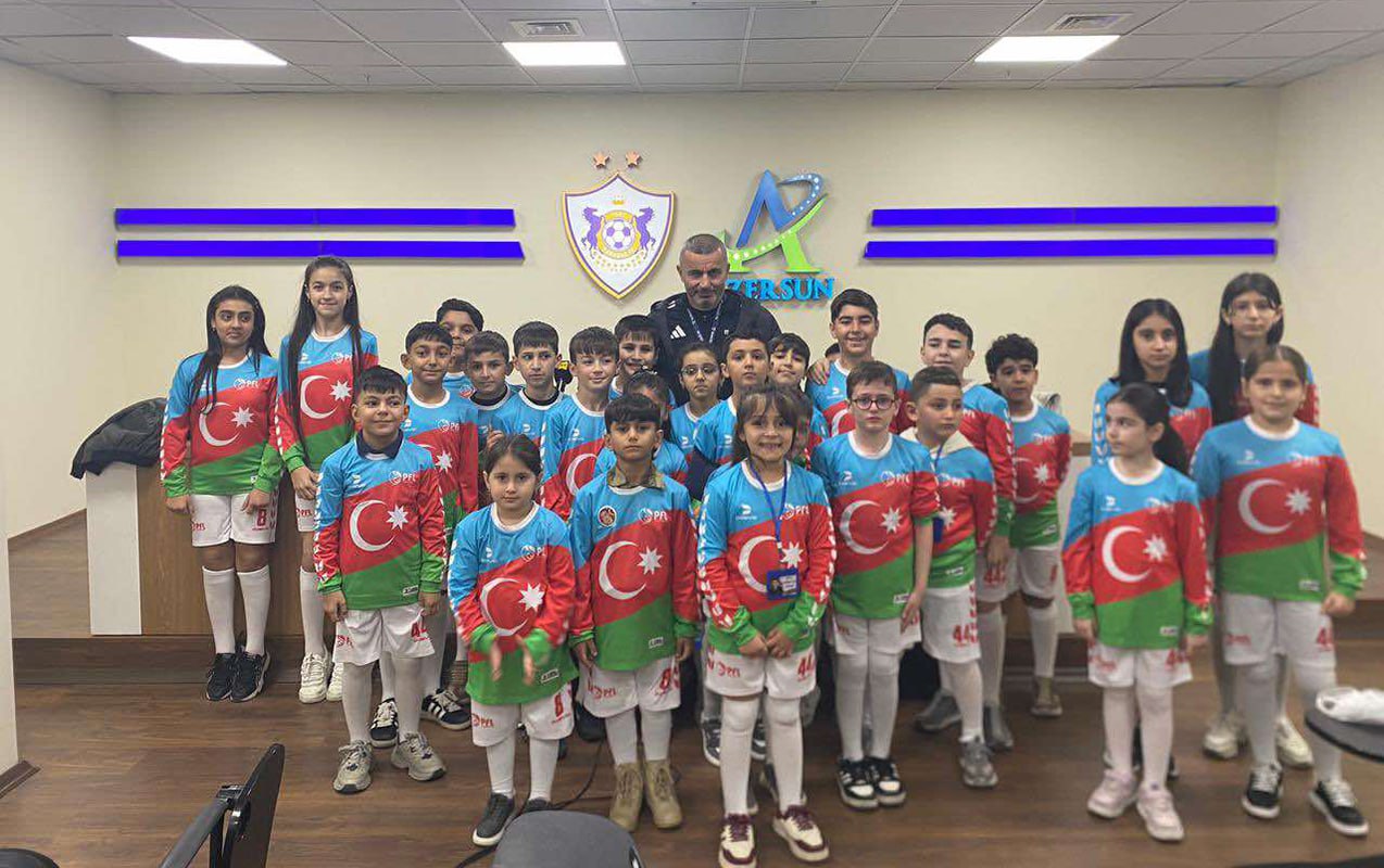 Qurban Qurbanov şəhid övladları ilə - FOTO Qurban Qurbanov şəhid övladları ilə - FOTO