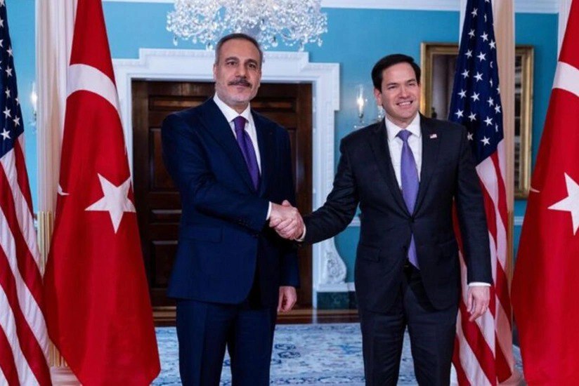 Ağ Evdə Fidanla Rubionun görüşü BAŞLADI