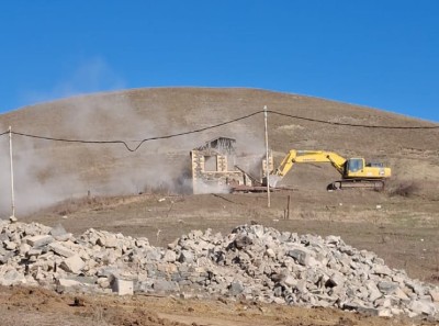 Laçının Qorçu qəsəbəsində söküntü işlərinə BAŞLANILDI – FOTO/VİDEO