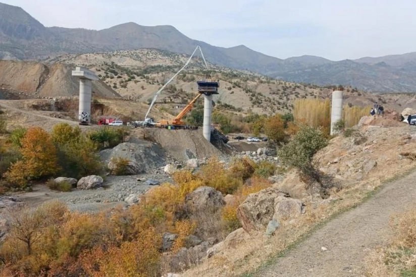 Türkiyədə körpü çöküb – Ölənlər var