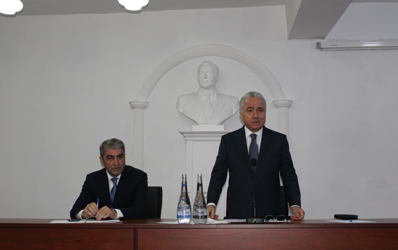 Prezidentin köməkçisi daha bir başçını kollektivə təqdim etdi - Foto