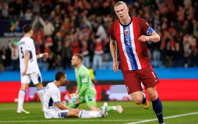 Haalanddan komanda yoldaşlarına “QONAQLIQ” - FOTO