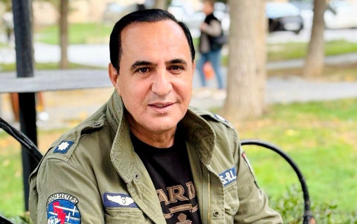 "İndi müğənni sayan var?"