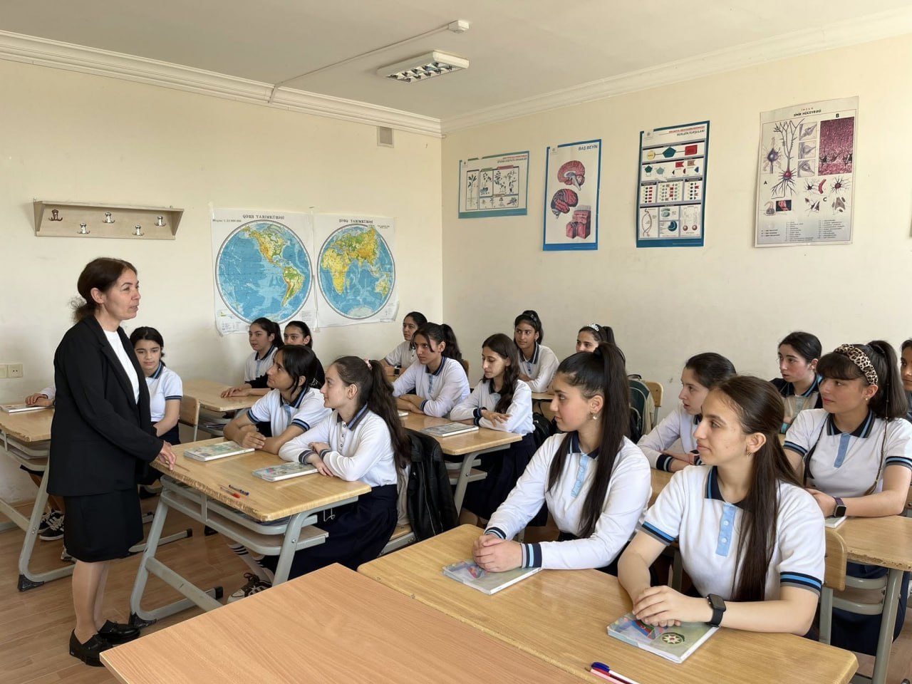 İllərdir dəyişməyən “ƏNƏNƏ” – Qızlara təhsil qadağaları nə vaxt SONA ÇATACAQ? İllərdir dəyişməyən “ƏNƏNƏ” – Qızlara təhsil qadağaları nə vaxt SONA ÇATACAQ?