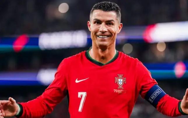 Ronaldonun qırmızı vərəqəsinə ETİRAZ EDƏCƏKLƏR Ronaldonun qırmızı vərəqəsinə ETİRAZ EDƏCƏKLƏR