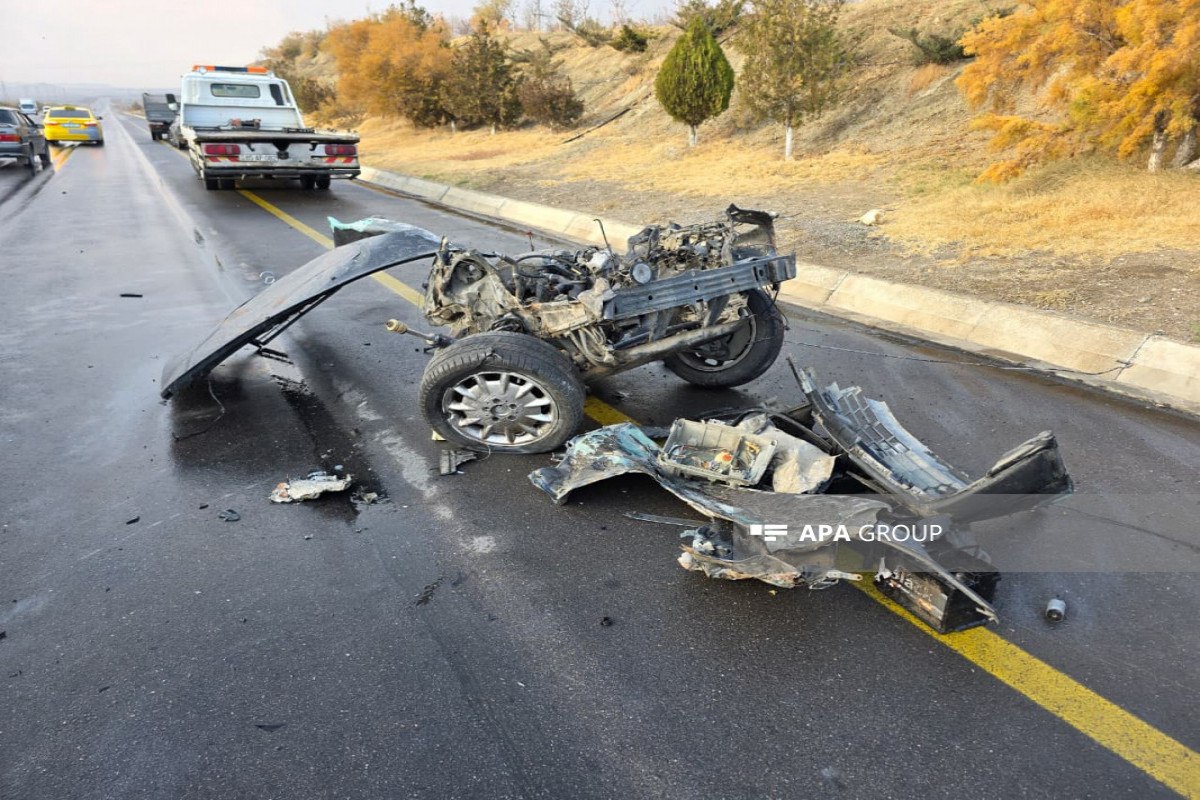 Naxçıvanda minik avtomobilləri toqquşub, 2 nəfər xəsarət alıb - FOTO/VİDEO