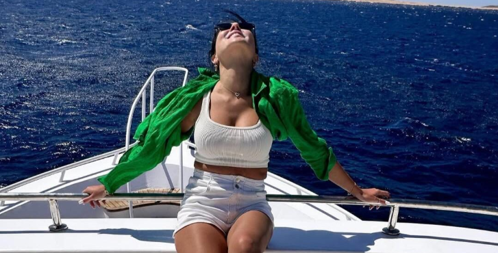 Azərbaycanlı aktrisa çimərlik geyimində - FOTO Azərbaycanlı aktrisa çimərlik geyimində - FOTO