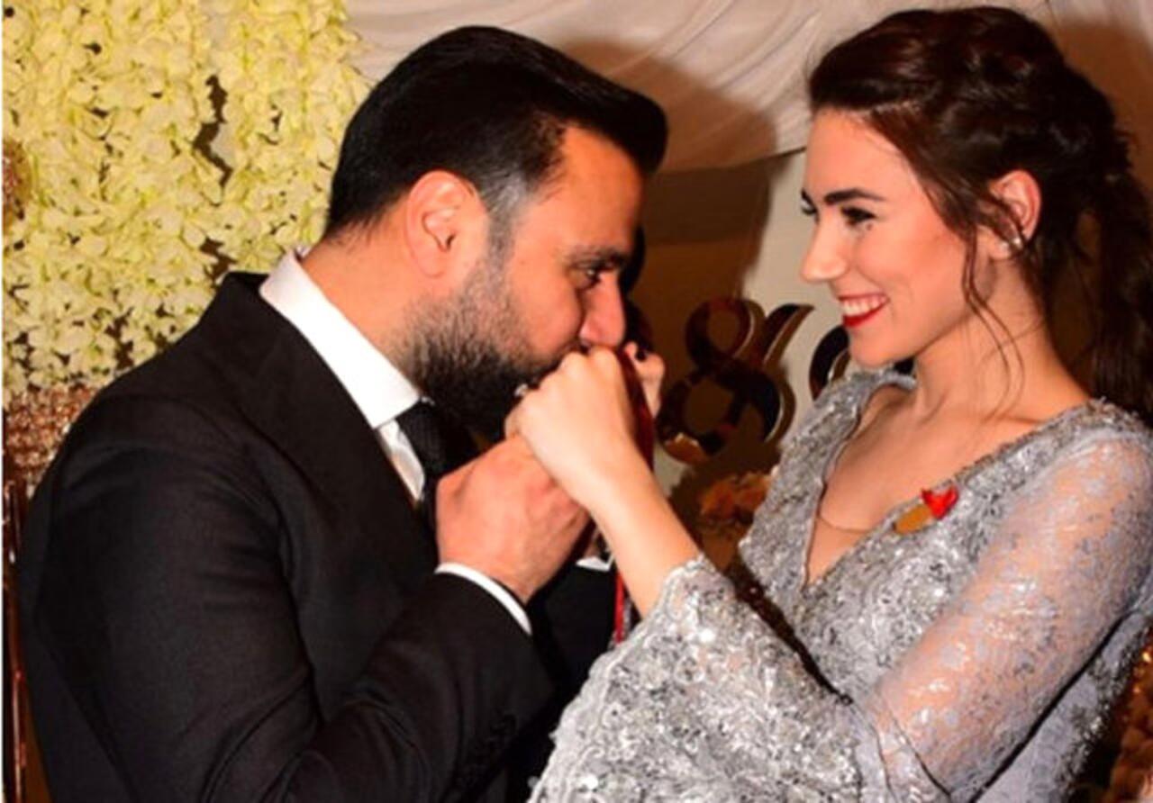 Məşhur müğənninin arvadının 50 minlik ayaqqabısı gündəm oldu - FOTO Məşhur müğənninin arvadının 50 minlik ayaqqabısı gündəm oldu - FOTO